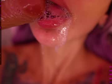 Nude cam girl kronniekray image #2246535
