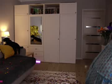 Nude cam girl _blackbee_ image #2815109