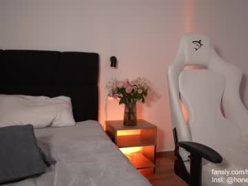 Nude cam girl aria_diaz image #6807408