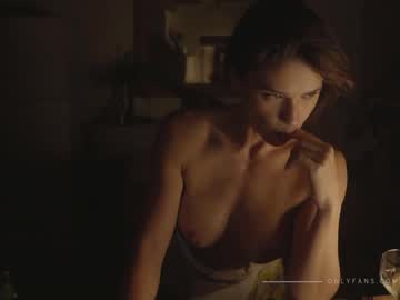 Nude cam girl lucieoude_ image #2623142