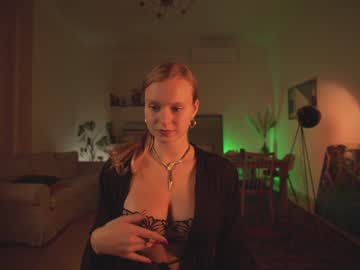 Nude cam girl chillwithkira image #525808