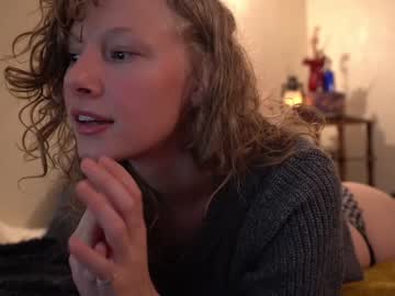 Nude cam girl sistinehashands image #3423853