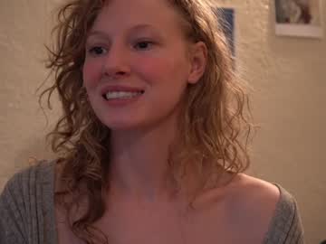 Nude cam girl sistinehashands image #3388877