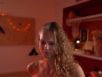 Nude cam girl chillwithkira image #2953448
