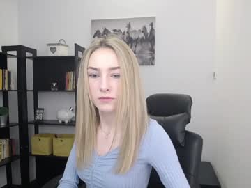 Nude cam girl little_e_mily image #1235571