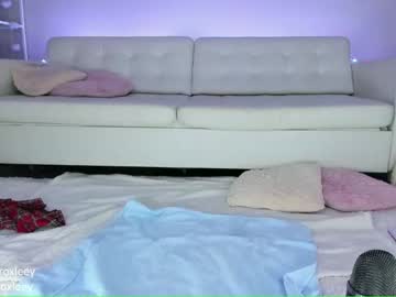Nude cam girl roxy_blue_eyed_ image #156223