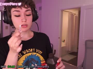 Nude cam girl evelynpiers image #2101016
