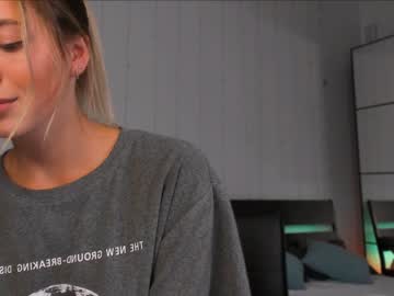 Nude cam girl emmi_rosee image #5009905