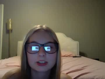 Nude cam girl lilly_starrr image #6983135