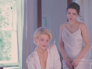 Nude cam girl _2strangers image #4703477