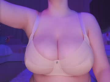Nude cam girl aveksmr image #2758343