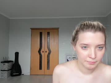 Nude cam girl belle_ellie image #4746546