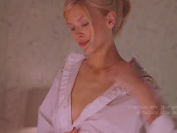 Nude cam girl _2strangers image #2358287