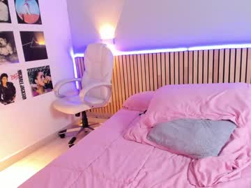 Nude cam girl little_effy18 image #6250329