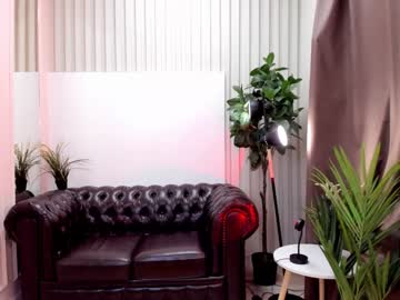 Nude cam girl alien_kitty_ellie image #2399244
