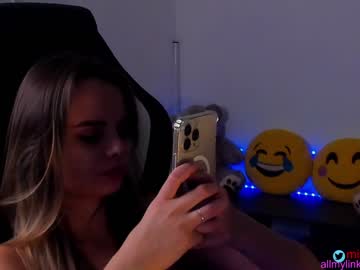 Nude cam girl misss_vikki image #2830003