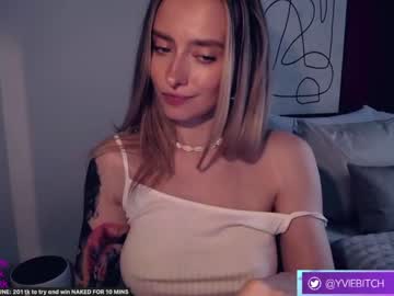 Nude cam girl _yvie_ image #5828685
