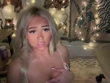 Nude cam girl ari_02 image #5318020
