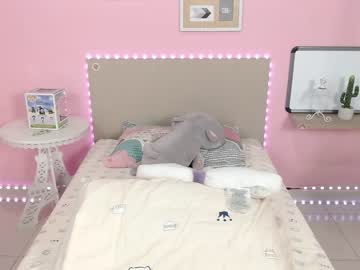Nude cam girl little_effy18 image #1861491