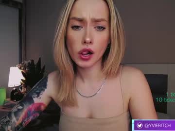 Nude cam girl _yvie_ image #3917592