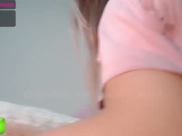 Nude cam girl gummy_bear7 image #847375