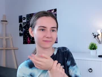 approche_toi_petite nude girls camming