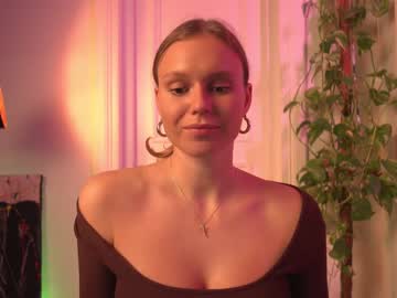 Nude cam girl chillwithkira image #576437