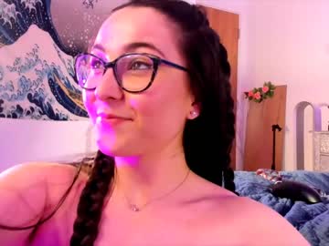 Nude cam girl littlee33 image #1905378