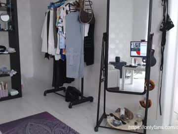 Nude cam girl _mllymoore_ image #2244919