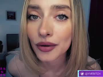 Nude cam girl _yvie_ image #4281988
