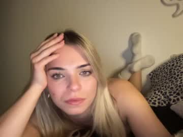 Nude cam girl lillymoon18 image #2938091