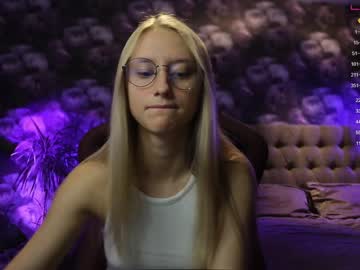 Nude cam girl angeellina image #3733798
