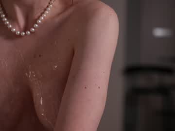 Nude cam girl _blackbee_ image #4899554
