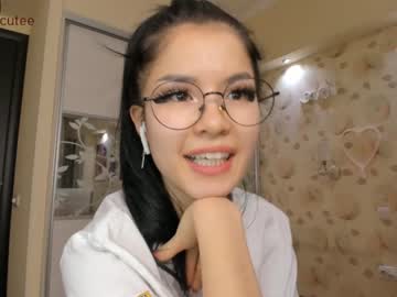 Nude cam girl akino_17 image #1191972