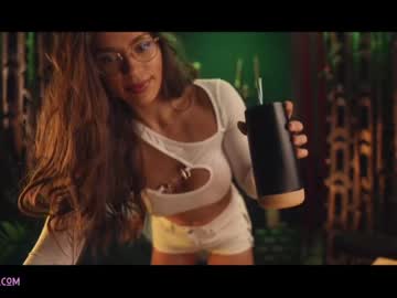 Nude cam girl lucieoude_ image #2222378