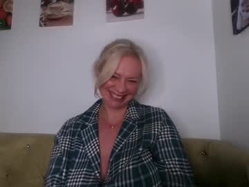Nude cam girl kiradivine image #3382326