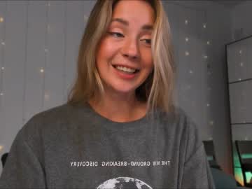 Nude cam girl emmi_rosee image #5009530