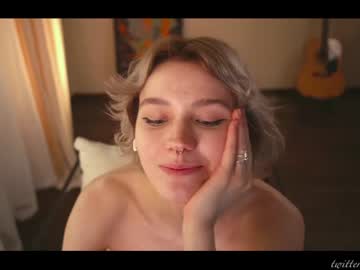 Nude cam girl luna_ai image #2313545