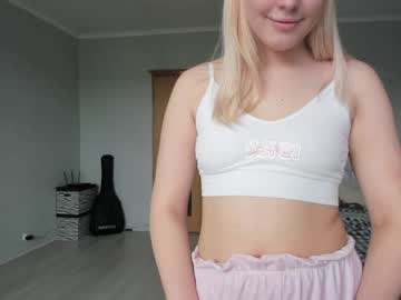 Nude cam girl belle_ellie image #4738957