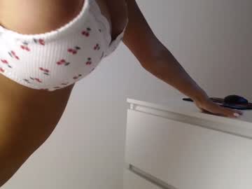 Nude cam girl trixie_taylor image #5917789