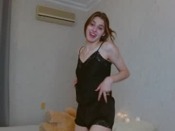Nude cam girl little_kitt1y_ image #5596403