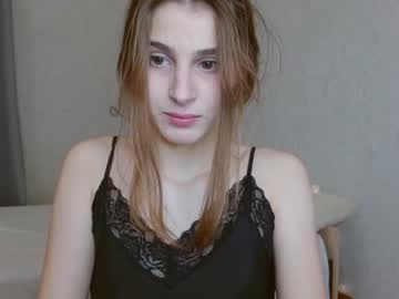 Nude cam girl little_kitt1y_ image #5596306