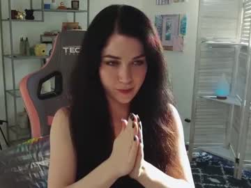 Nude cam girl evelynclaire image #5991052