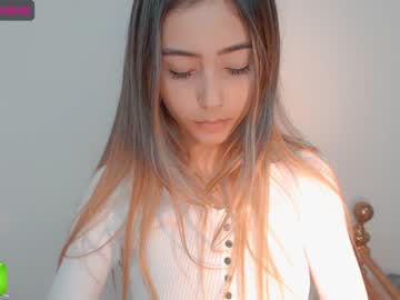 Nude cam girl gummy_bear7 image #87055