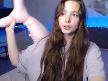 Nude cam girl _emihis_ image #2810075