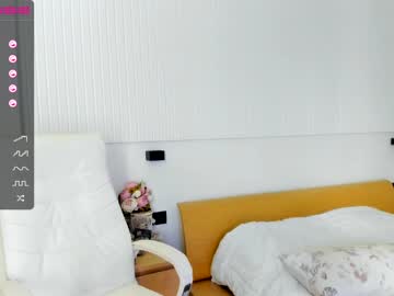 Nude cam girl hee_jin image #1676900