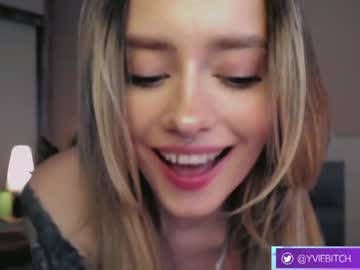 Nude cam girl _yvie_ image #3767098