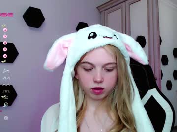 Nude cam girl small_blondee image #4197644