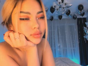 Nude cam girl bae_suz image #733680
