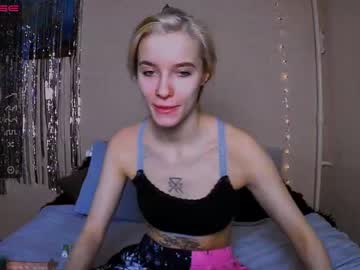 emmwats nude girls camming